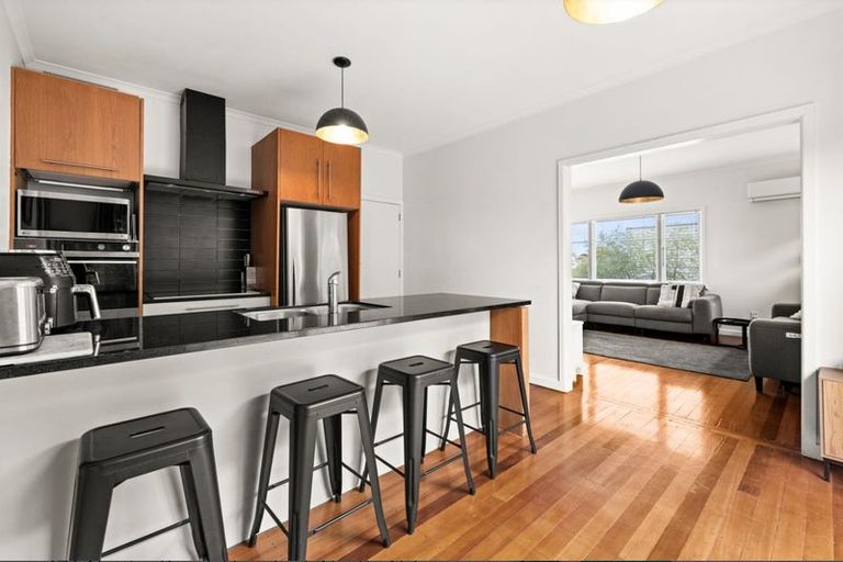 Photo of property in 47a Napier Road, Havelock North, 4130