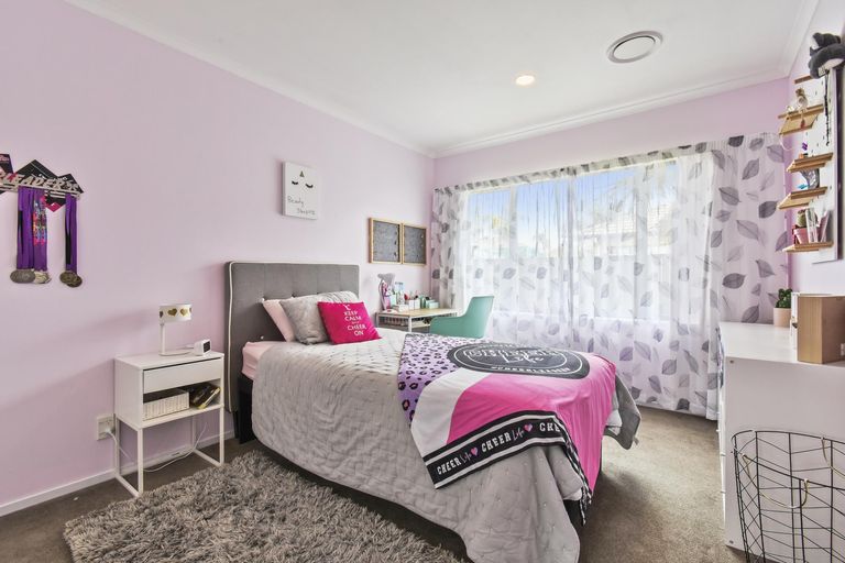 Photo of property in 25 Girvan Terrace, Wattle Downs, Auckland, 2103