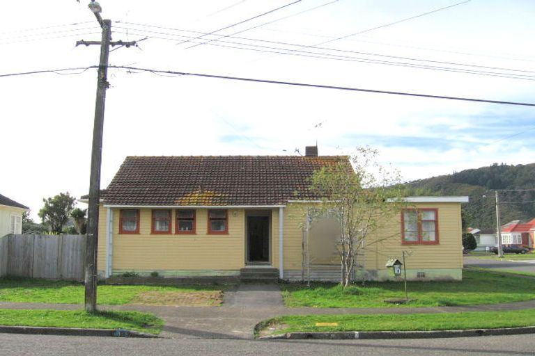 Photo of property in 10 Gillespie Street, Taita, Lower Hutt, 5011