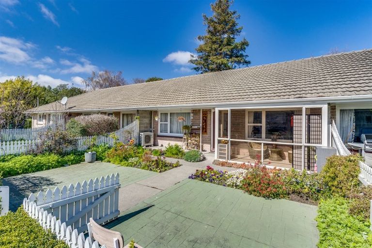 Photo of property in 3/9a Curletts Road, Sockburn, Christchurch, 8042