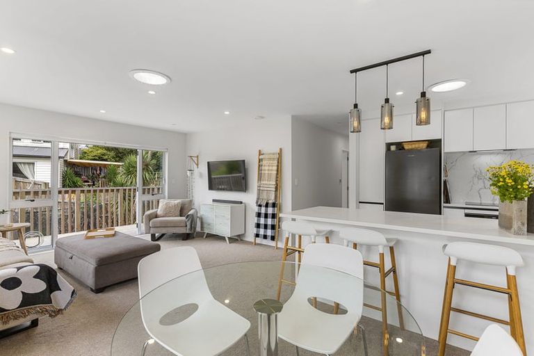 Photo of property in 2/58 Botany Road, Botany Downs, Auckland, 2010