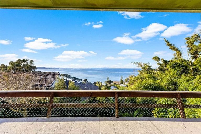 Photo of property in 14 Vipond Road, Stanmore Bay, Whangaparaoa, 0932