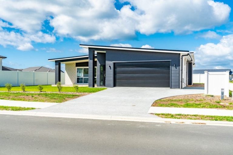 Photo of property in 43 Stace Hopper Drive, One Tree Point, 0118