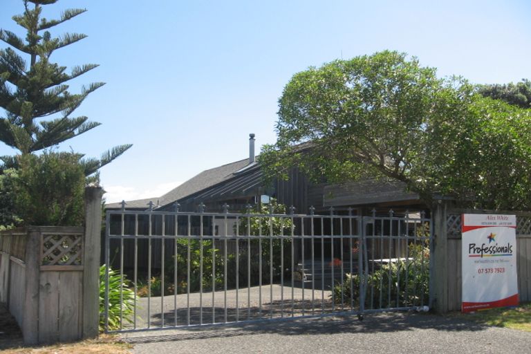 Photo of property in 694 Pukehina Parade, Pukehina, Te Puke, 3189
