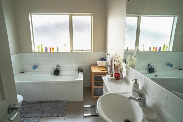 Photo of property in 3 Friar Close, Flat Bush, Auckland, 2019