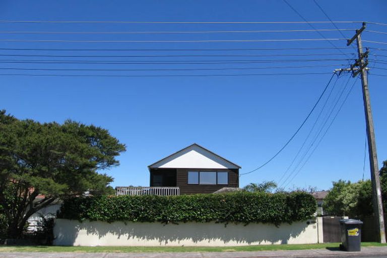 Photo of property in 16 Dallinghoe Crescent, Milford, Auckland, 0620