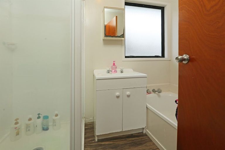 Photo of property in 4 Landsdale Place, Massey, Auckland, 0614