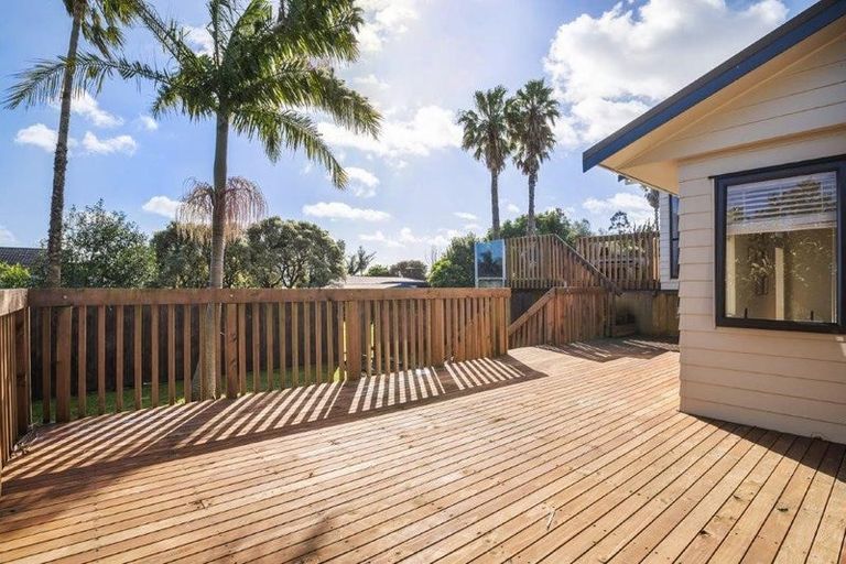 Photo of property in 2 Litchfield Place, Clarks Beach, 2122