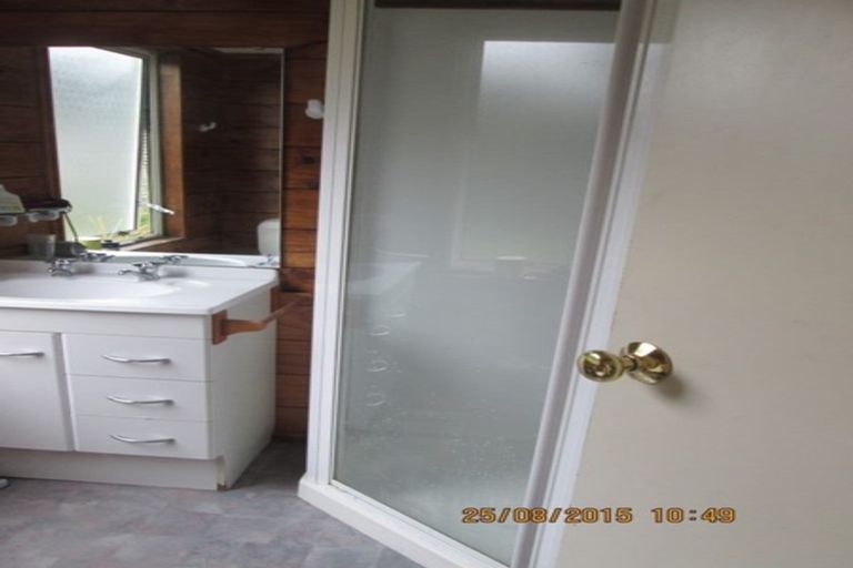 Photo of property in 1 Graham Collins Drive, Windsor Park, Auckland, 0632