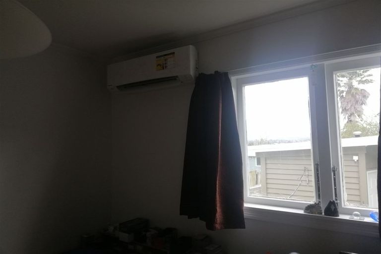 Photo of property in 3 Pleasant Road, Glen Eden, Auckland, 0602