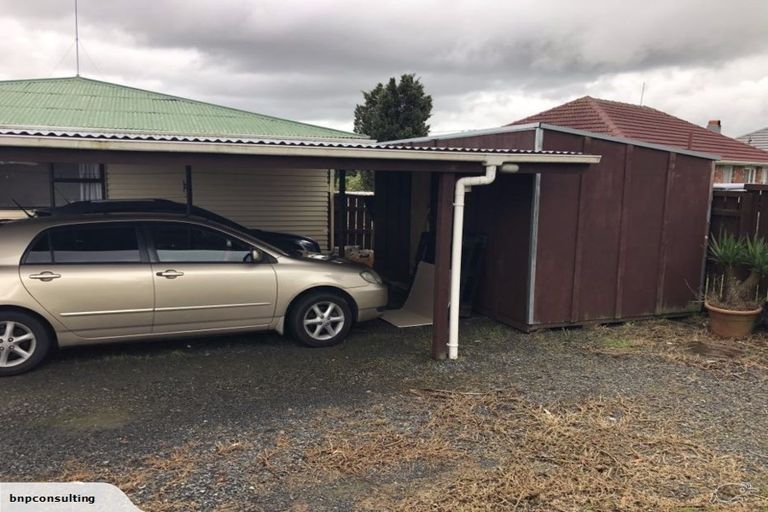 Photo of property in 20 Vodanovich Road, Te Atatu South, Auckland, 0610