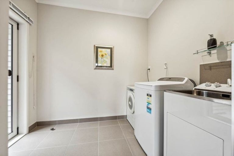 Photo of property in 1 Mural Place, Greenhithe, Auckland, 0632