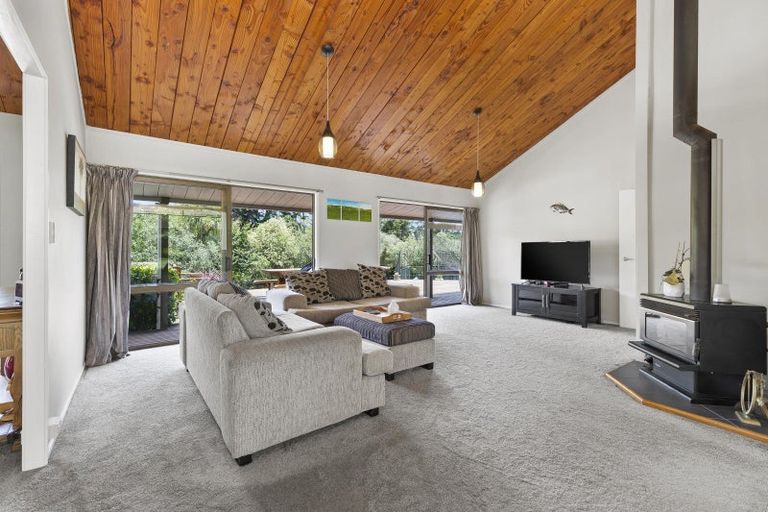 Photo of property in 132 Motu Road, Kumeu, 0891
