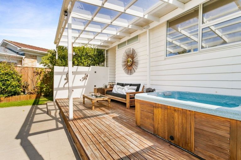 Photo of property in 11 Blakeborough Drive, Forrest Hill, Auckland, 0620