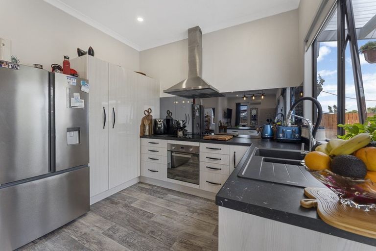 Photo of property in 373 Broadway, Stratford, 4332