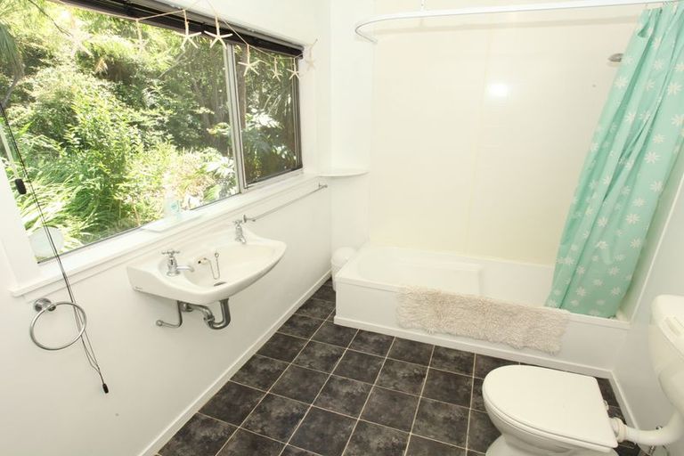 Photo of property in 1a Upper Cross Street, Raglan, 3225