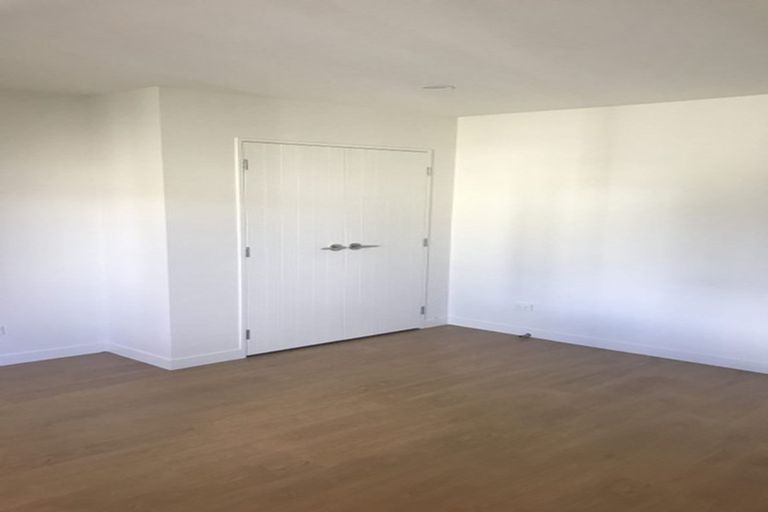 Photo of property in 24 Para Close, Fairview Heights, Auckland, 0632