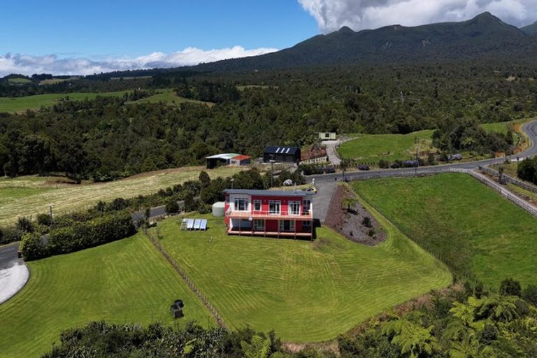 Photo of property in 1532 Carrington Road, Hurworth, New Plymouth, 4371