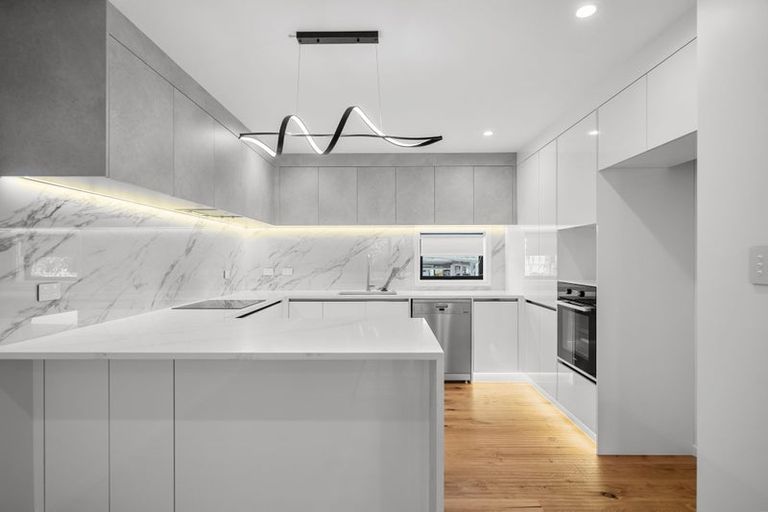 Photo of property in 5 Glendhu Road, Bayview, Auckland, 0629