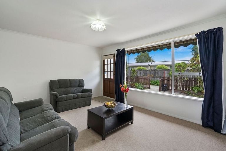 Photo of property in 2/8 Bowen Street, Upper Riccarton, Christchurch, 8041