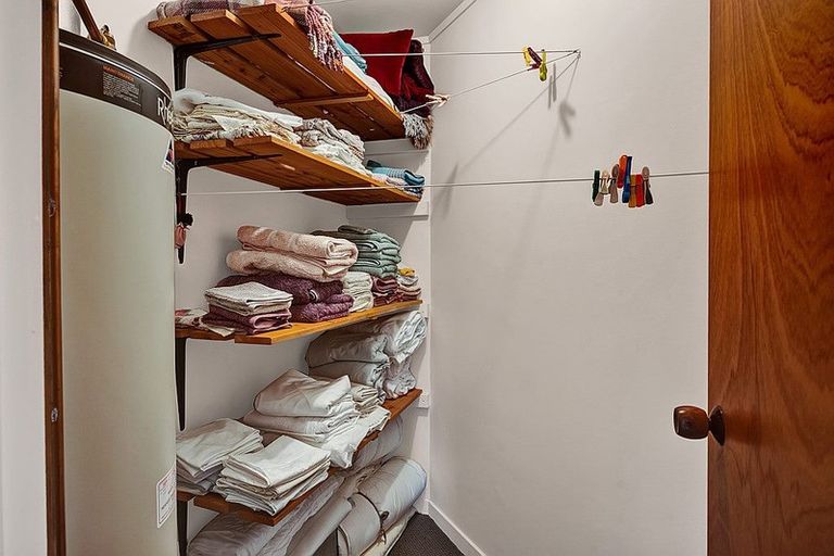 Photo of property in 23 Veale Road, Frankleigh Park, New Plymouth, 4310