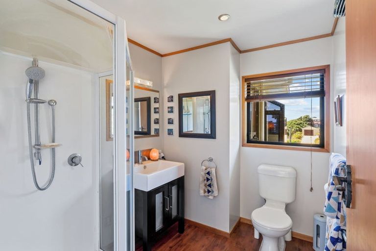 Photo of property in 14 Hughes Street, Waikanae Beach, Waikanae, 5036