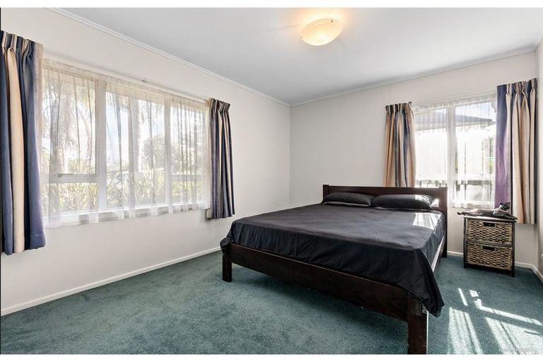 Photo of property in 13 Gladfield Lane, Te Atatu Peninsula, Auckland, 0610