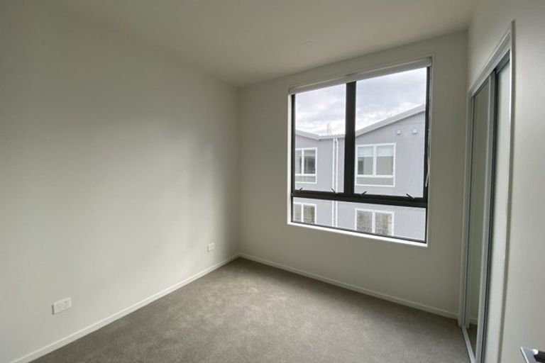 Photo of property in 5/2 Moor Avenue, Te Atatu Peninsula, Auckland, 0610