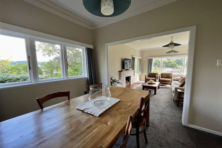 Photo of property in 18 Hinau Street, Tawa, Wellington, 5028