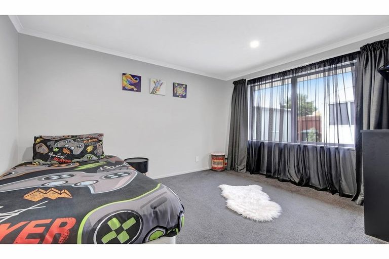 Photo of property in 17 Buckleys Road, Rangiora, 7400