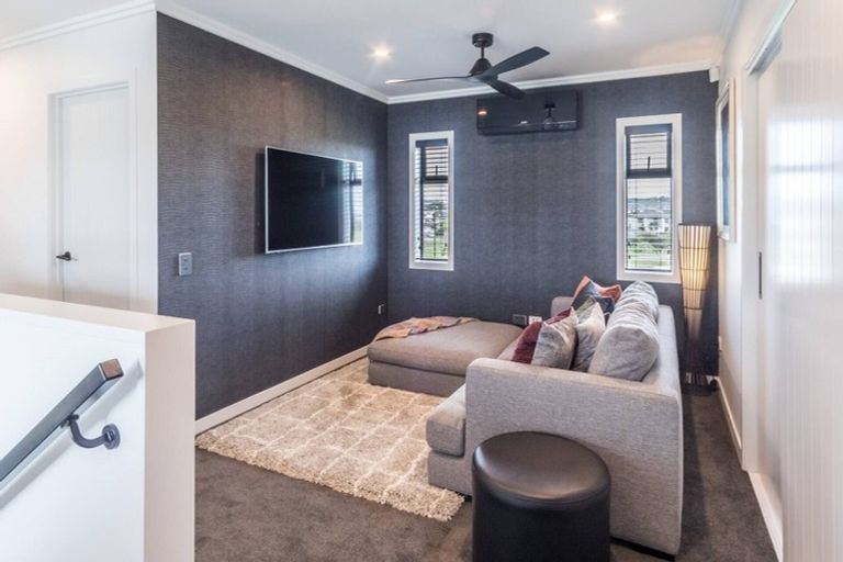 Photo of property in 16 Bridget Court, Red Beach, 0932