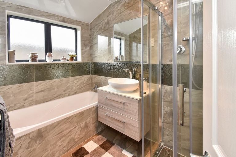 Photo of property in 12 Carn Place, Weymouth, Auckland, 2103