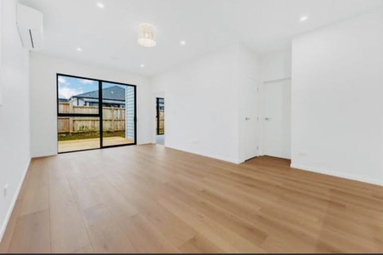 Photo of property in 11 Cronshaw Road, Karaka, Papakura, 2113