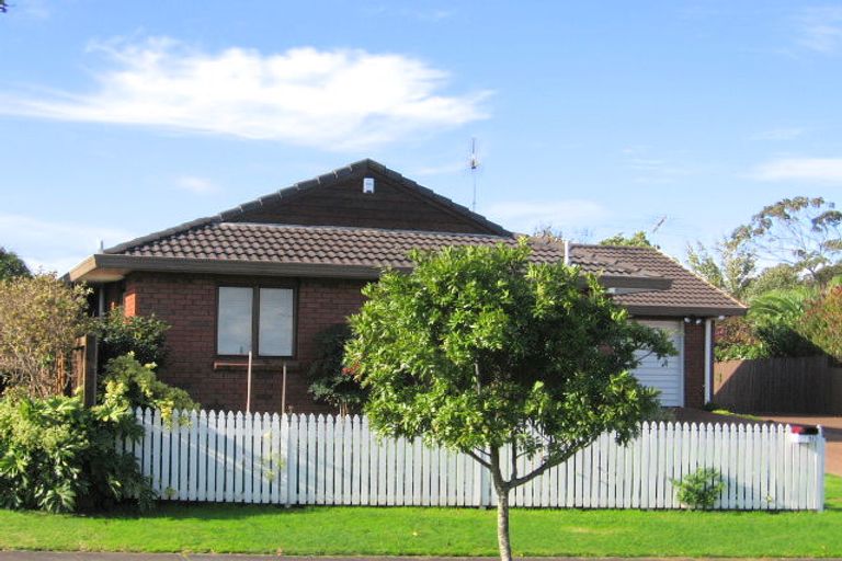 Photo of property in 2/40 Channing Crescent, Botany Downs, Auckland, 2010