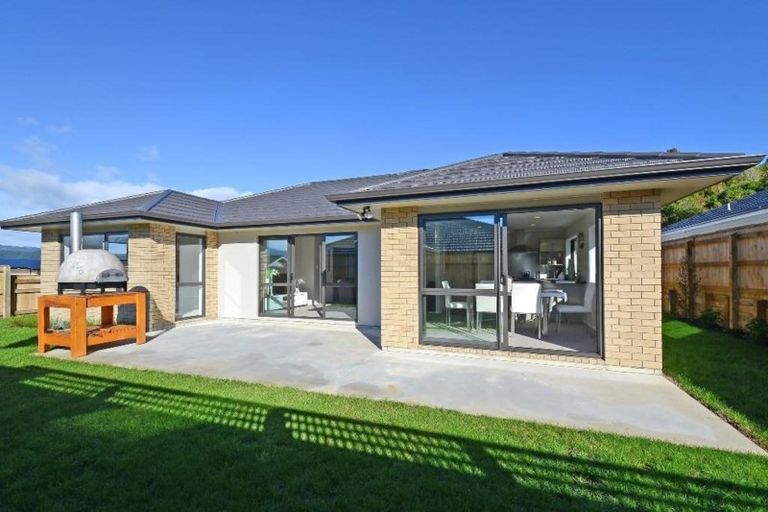 Photo of property in 89 Riverstone Drive, Riverstone Terraces, Upper Hutt, 5018