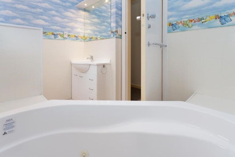 Photo of property in 37 Dyers Pass Road, Cashmere, Christchurch, 8022