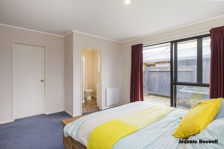 Photo of property in 20 Aspen Way, Kelvin Grove, Palmerston North, 4414