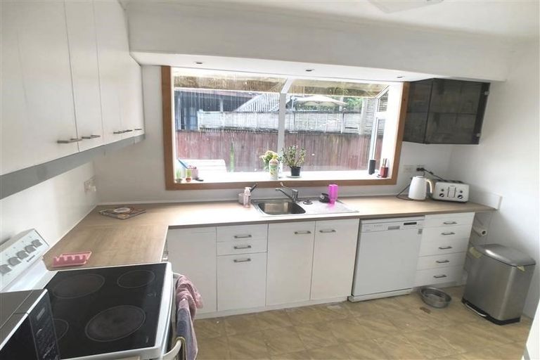 Photo of property in 143 Tiroroa Avenue, Te Atatu South, Auckland, 0610