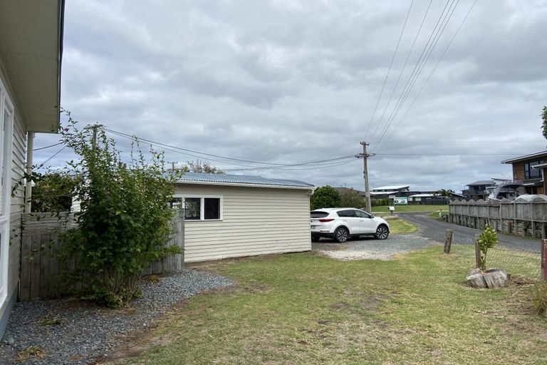 Photo of property in 52 One Tree Point Road, One Tree Point, 0118