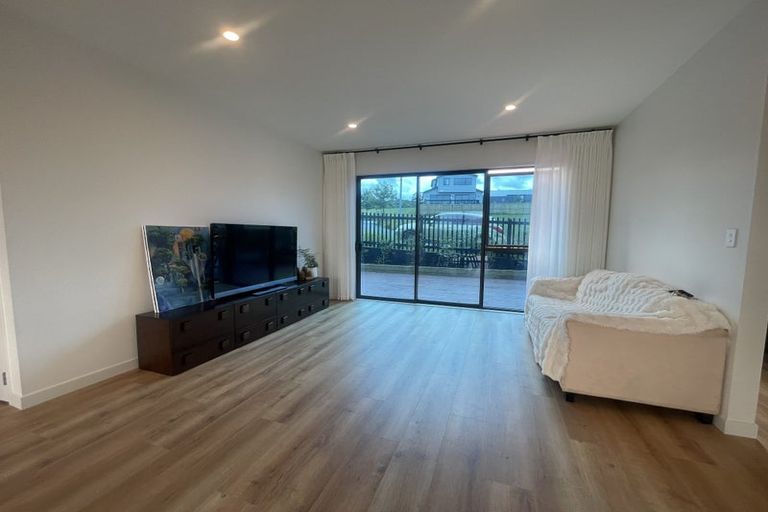 Photo of property in 15 Arawaru Avenue, Wainui, Silverdale, 0992