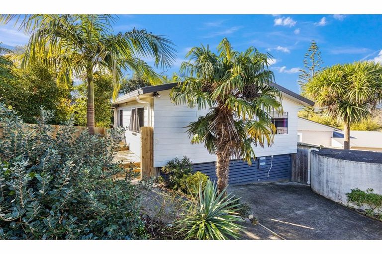 Photo of property in 2a Rata Road, Stanmore Bay, Whangaparaoa, 0932