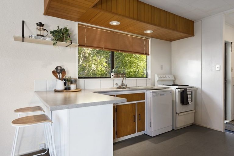 Photo of property in 23 Cheltenham Terrace, Newlands, Wellington, 6037