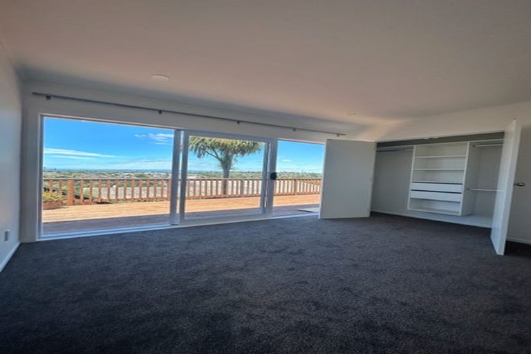 Photo of property in 1/82 Manuka Road, Glenfield, Auckland, 0629