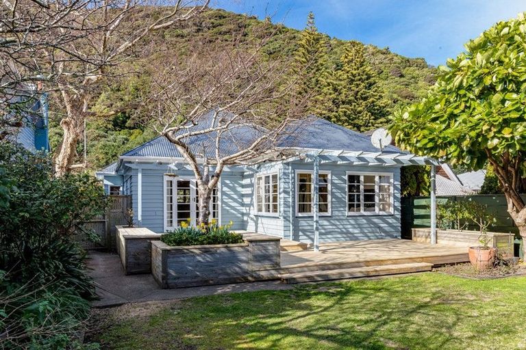 Photo of property in 218 Muritai Road, Eastbourne, Lower Hutt, 5013