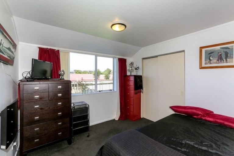 Photo of property in 9 Fantome Place, Whalers Gate, New Plymouth, 4310