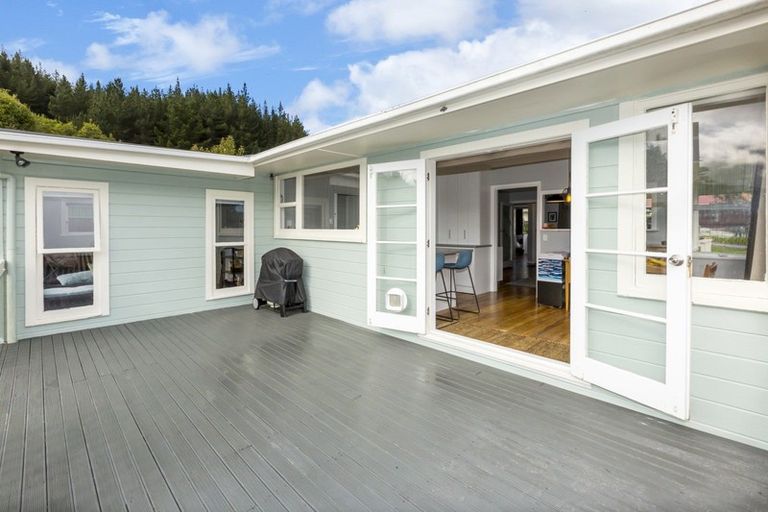 Photo of property in 65 Moeraki Road, Maoribank, Upper Hutt, 5018