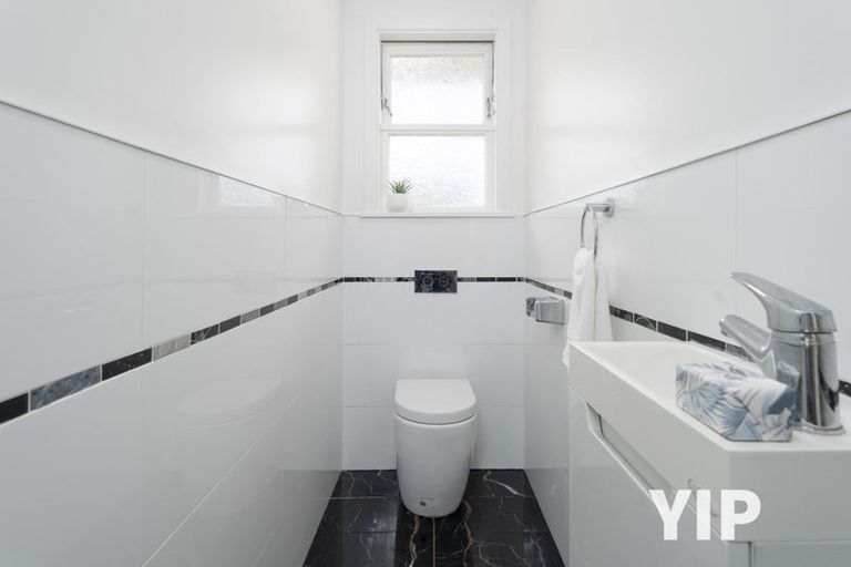 Photo of property in 10 Edgecombe Street, Newlands, Wellington, 6037