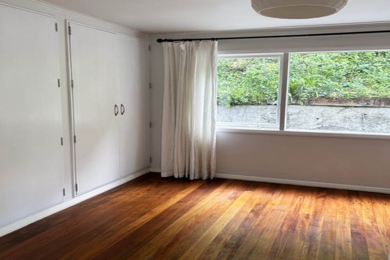 Photo of property in 4/8 Governor Road, Northland, Wellington, 6012