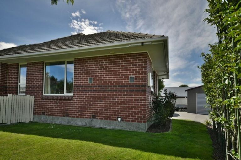 Photo of property in 384 Yaldhurst Road, Russley, Christchurch, 8042