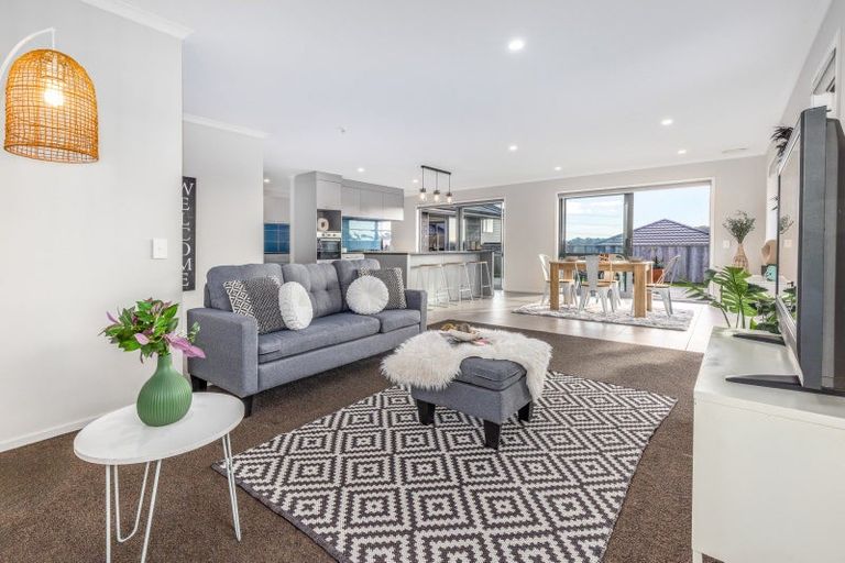 Photo of property in 7 Weatherdeck Close, Whitby, Porirua, 5024